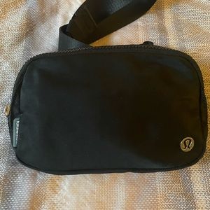 Lululemon Everywhere Belt Bag 1L